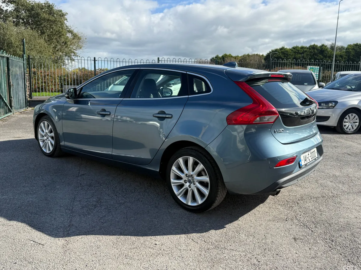 Volvo V40 Hatchback, Petrol, 2014, Blue