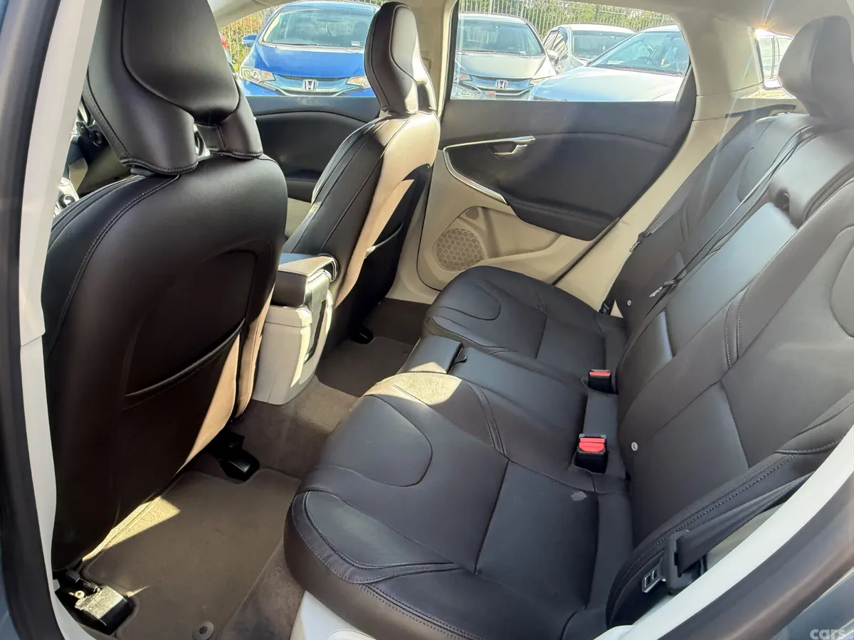 Volvo V40 Hatchback, Petrol, 2014, Blue