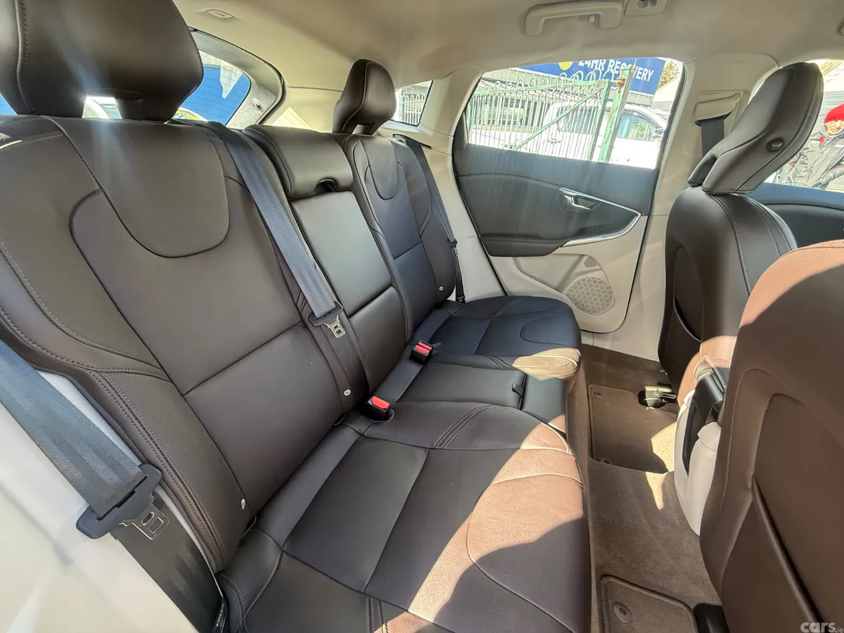Volvo V40 Hatchback, Petrol, 2014, Blue