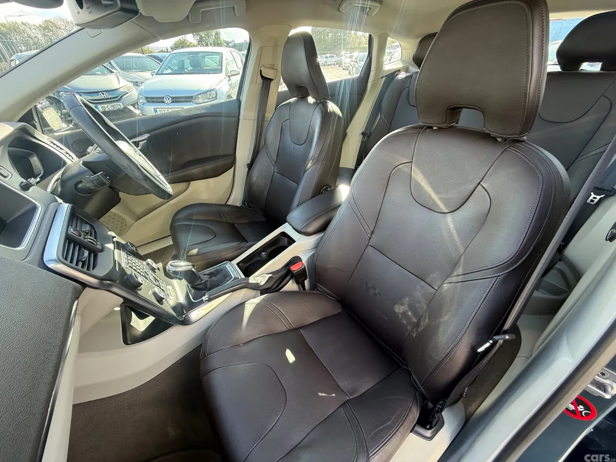 Volvo V40 Hatchback, Petrol, 2014, Blue