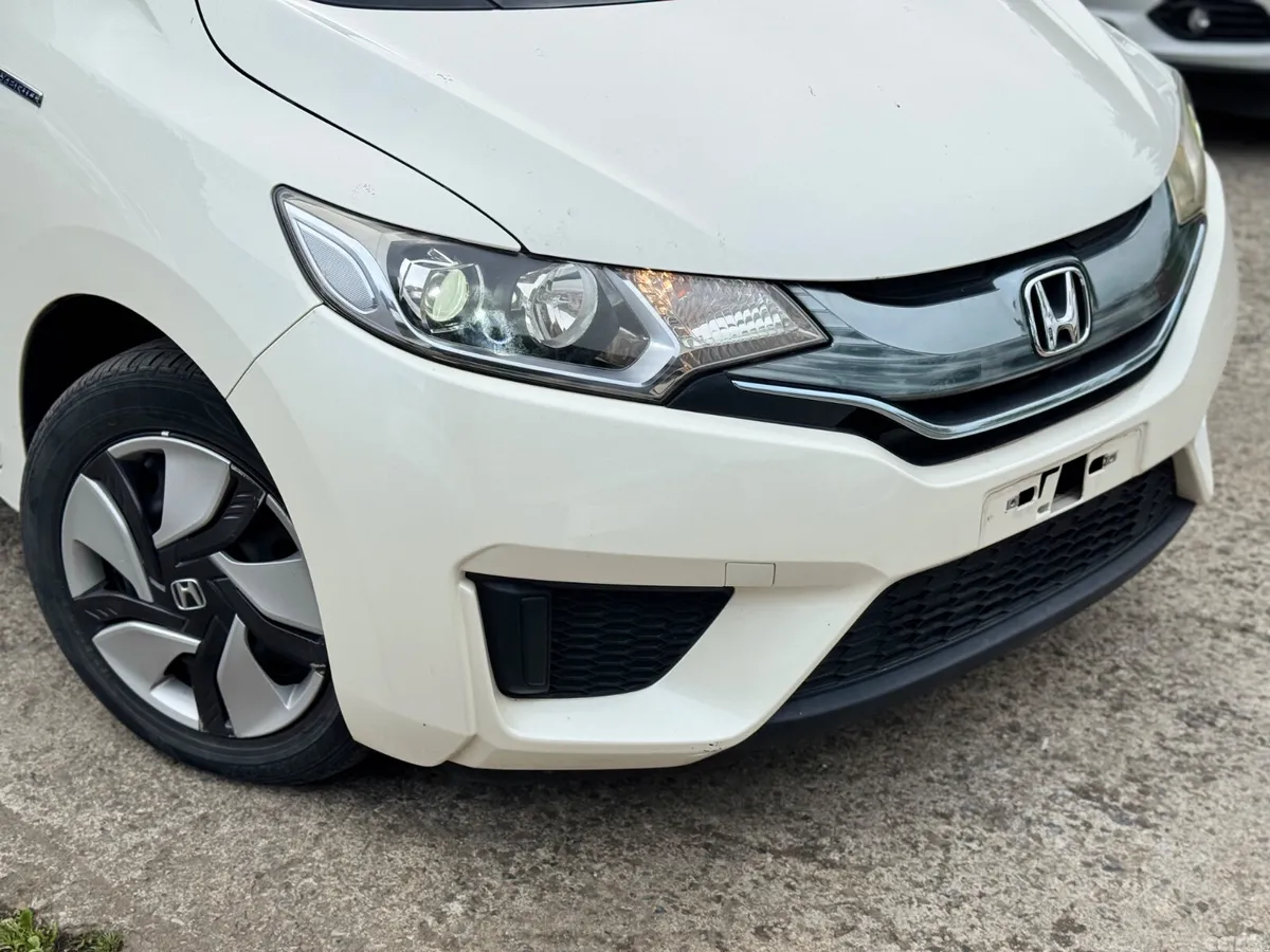 Honda Fit Hatchback, Petrol Hybrid, 2015, White