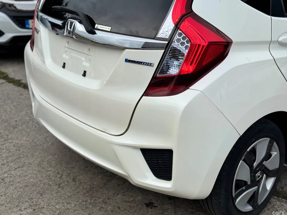 Honda Fit Hatchback, Petrol Hybrid, 2015, White