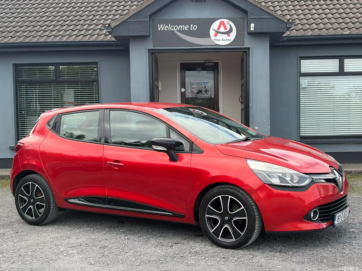 Renault Clio Hatchback, Petrol, 2016, Red