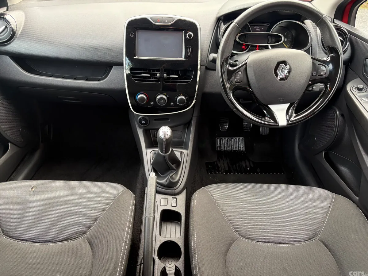 Renault Clio Hatchback, Petrol, 2016, Red