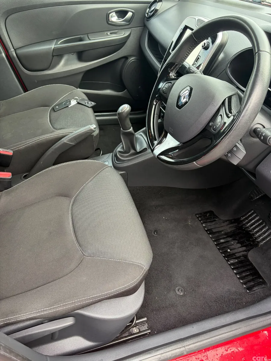 Renault Clio Hatchback, Petrol, 2016, Red