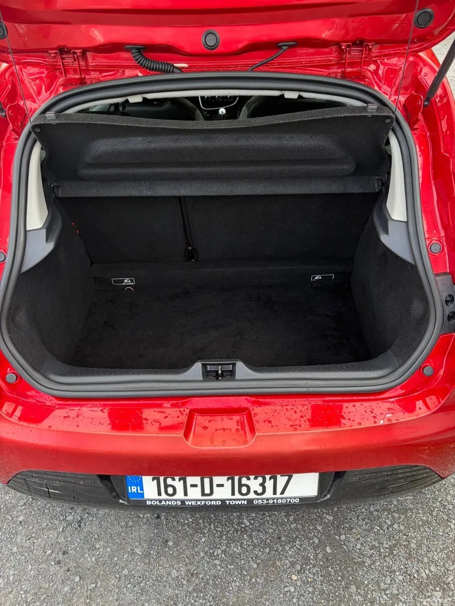 Renault Clio Hatchback, Petrol, 2016, Red