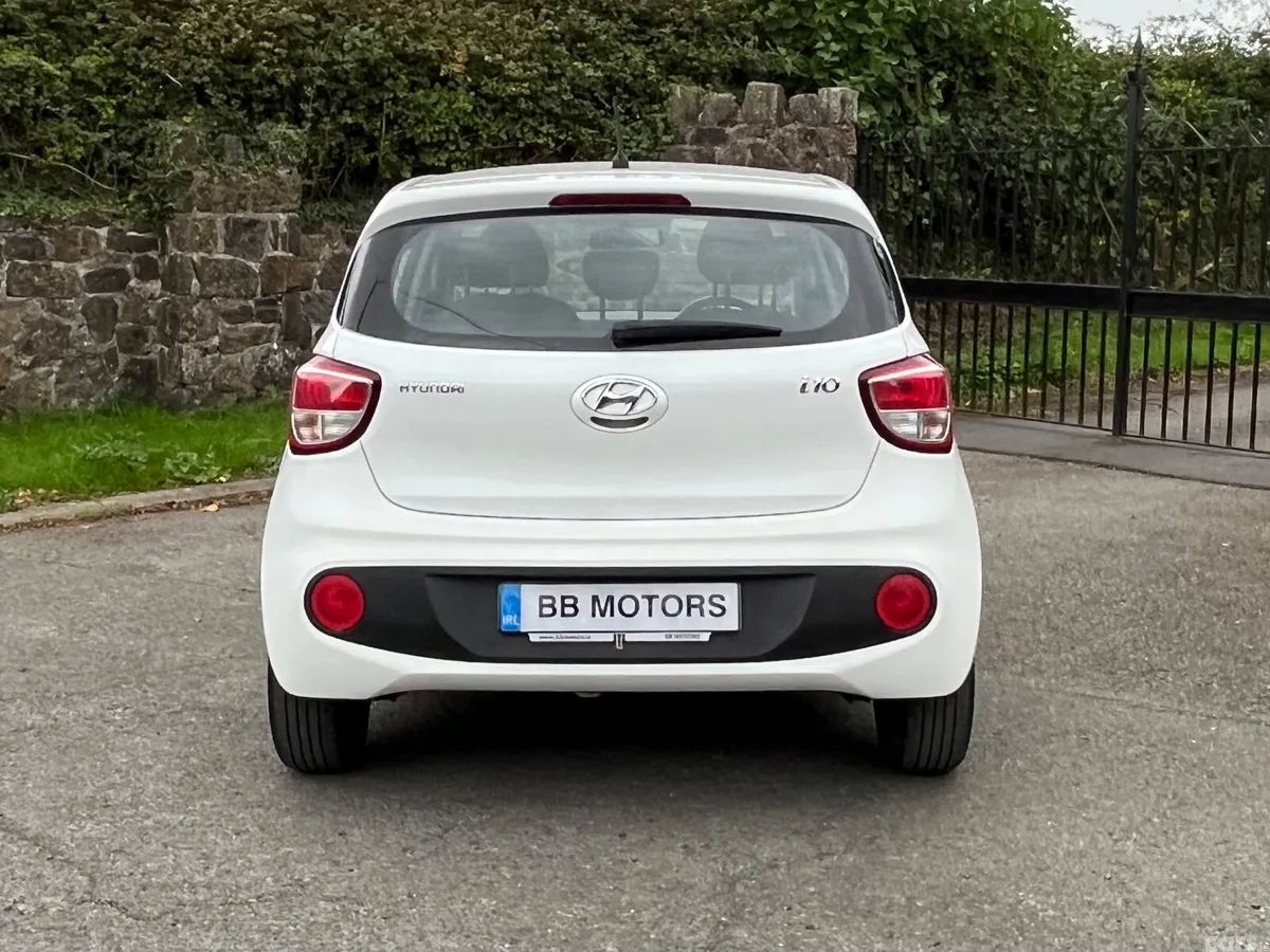 Hyundai i10 Hatchback, Petrol, 2019, White