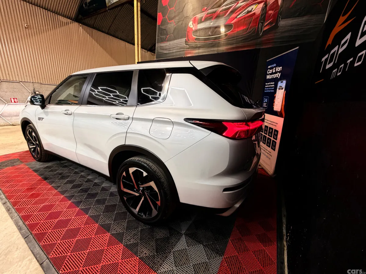 Mitsubishi Outlander SUV, Petrol Plug-in Hybrid, 2023, White