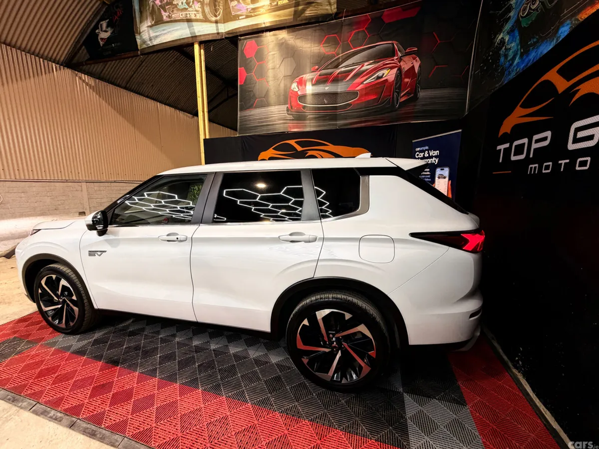Mitsubishi Outlander SUV, Petrol Plug-in Hybrid, 2023, White