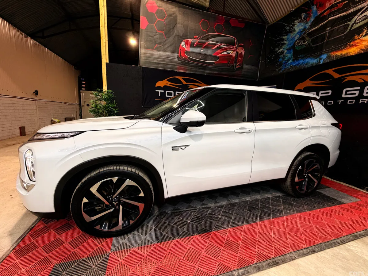 Mitsubishi Outlander SUV, Petrol Plug-in Hybrid, 2023, White