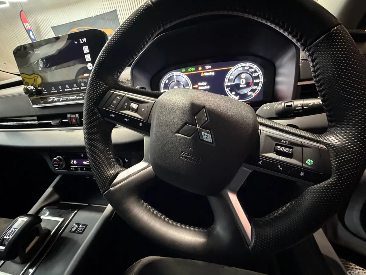 Mitsubishi Outlander SUV, Petrol Plug-in Hybrid, 2023, White