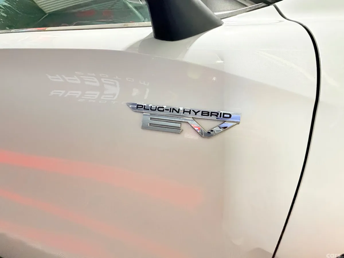 Mitsubishi Outlander SUV, Petrol Plug-in Hybrid, 2023, White