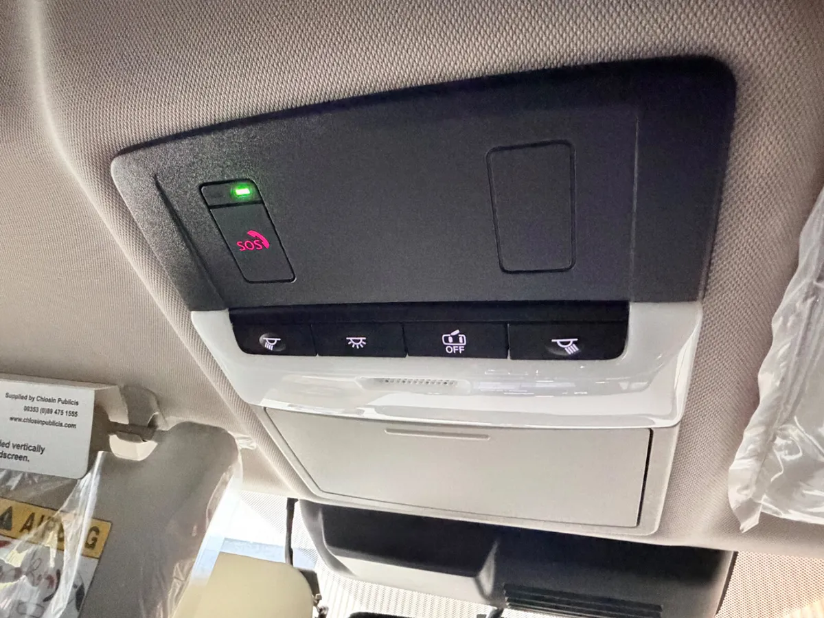 Mitsubishi Outlander SUV, Petrol Plug-in Hybrid, 2023, White