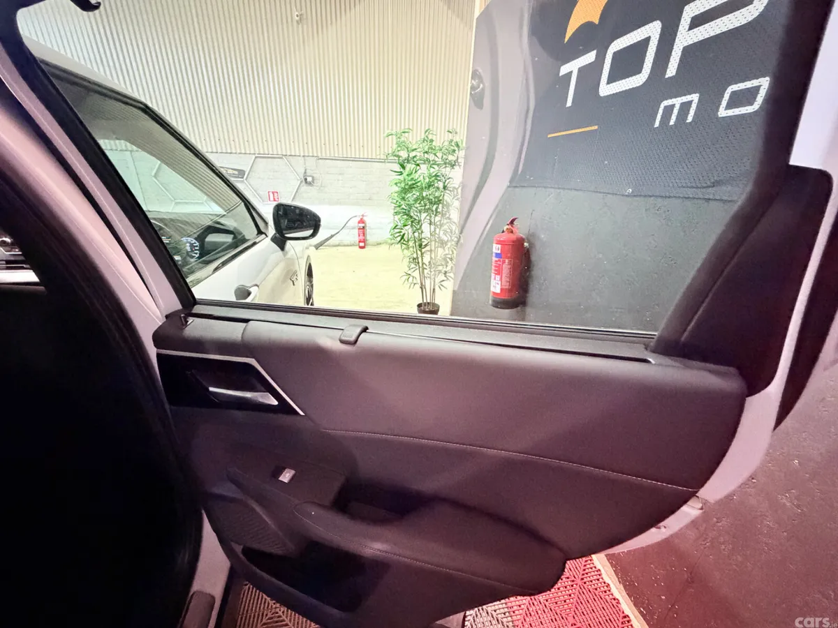 Mitsubishi Outlander SUV, Petrol Plug-in Hybrid, 2023, White