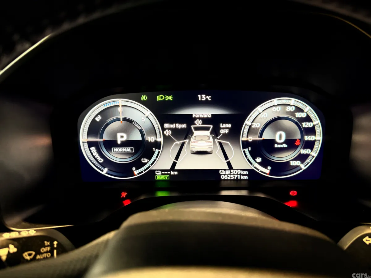 Mitsubishi Outlander SUV, Petrol Plug-in Hybrid, 2023, White