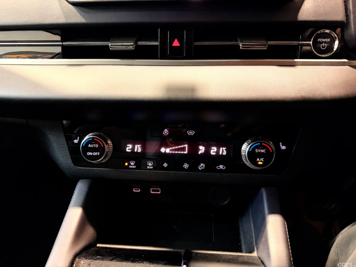 Mitsubishi Outlander SUV, Petrol Plug-in Hybrid, 2023, White