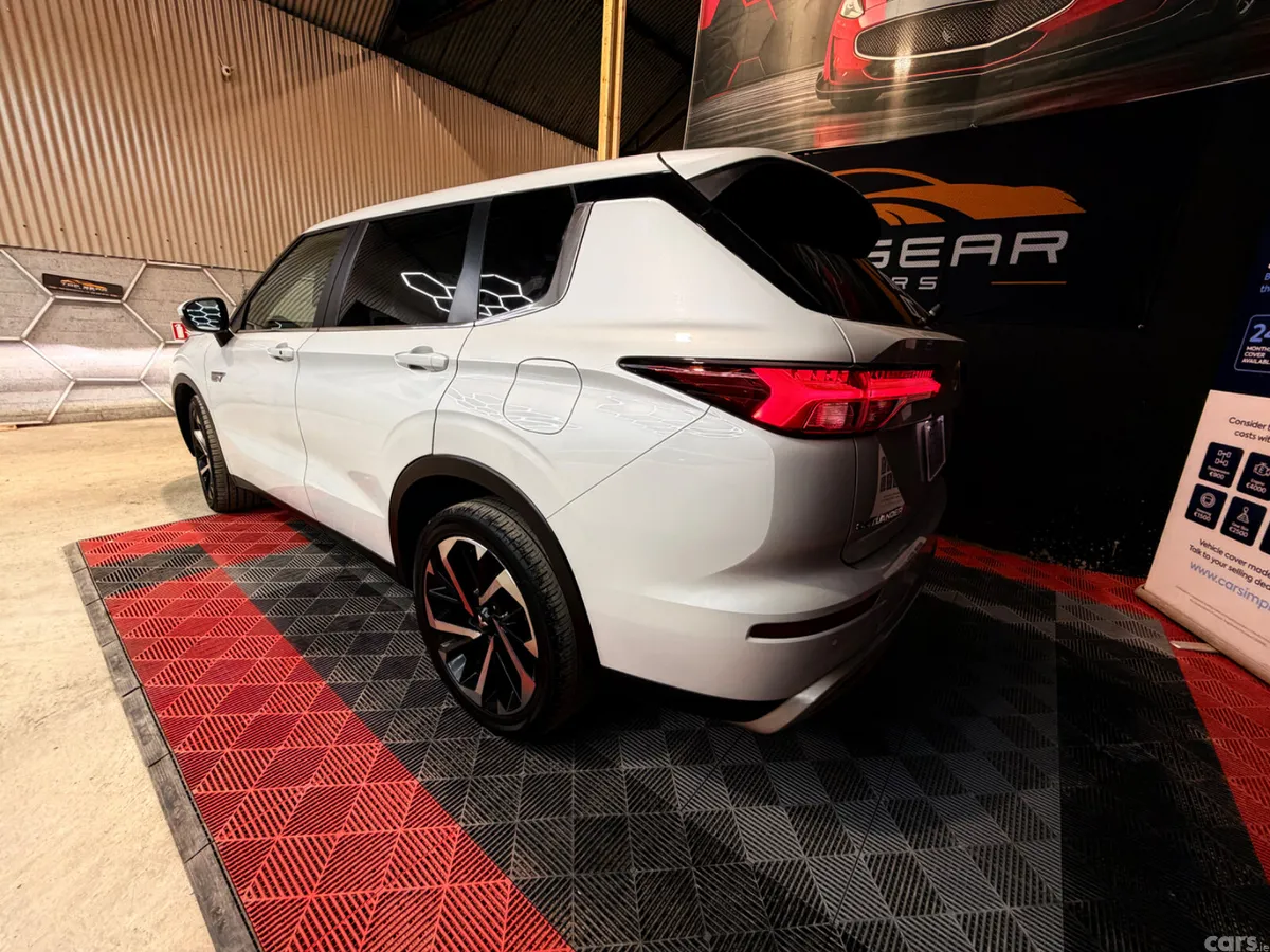 Mitsubishi Outlander SUV, Petrol Plug-in Hybrid, 2023, White