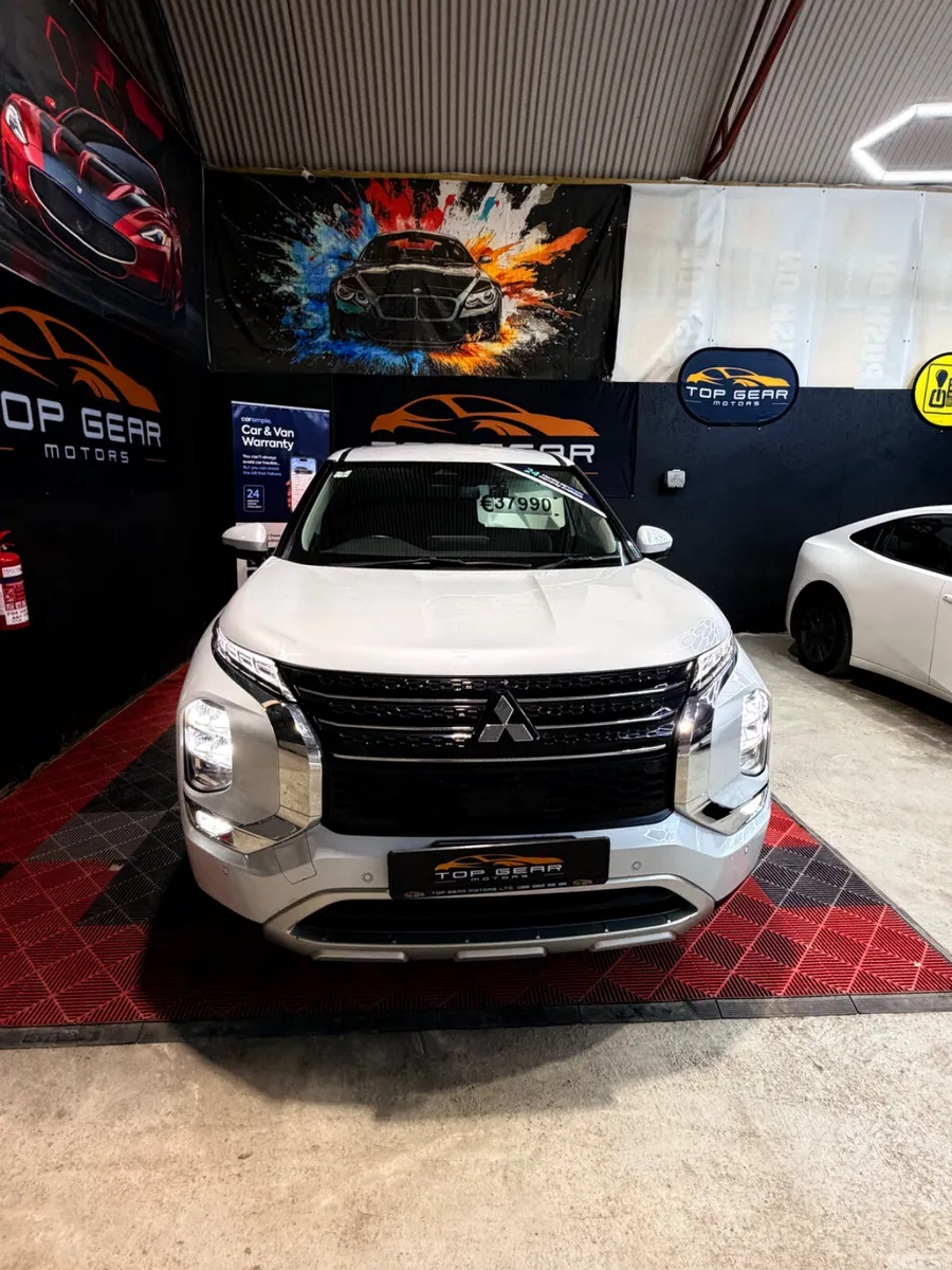 Mitsubishi Outlander SUV, Petrol Plug-in Hybrid, 2023, White