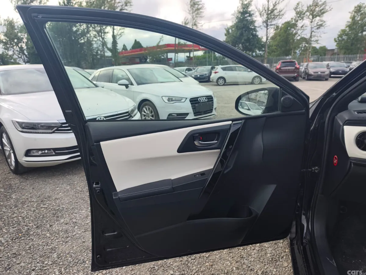 Toyota Auris Hatchback, Petrol Hybrid, 2017, Black
