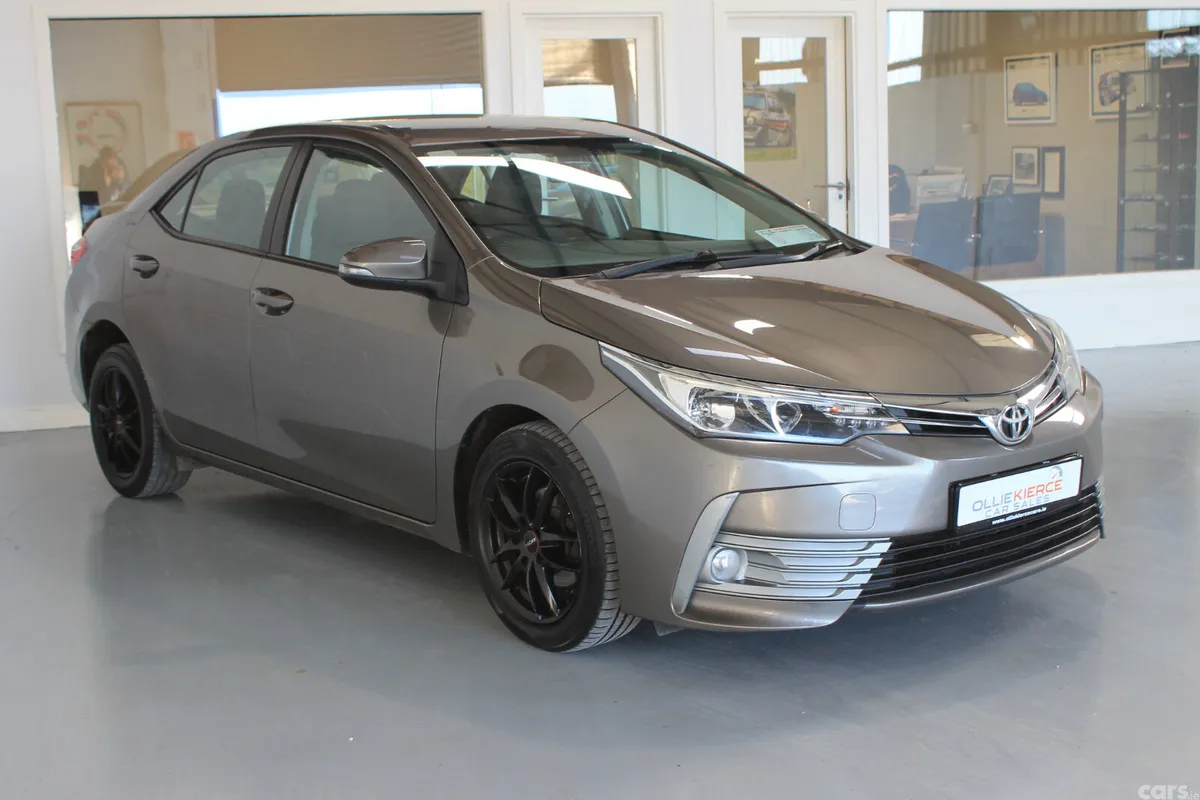 Toyota Corolla Saloon, Petrol, 2017, Grey