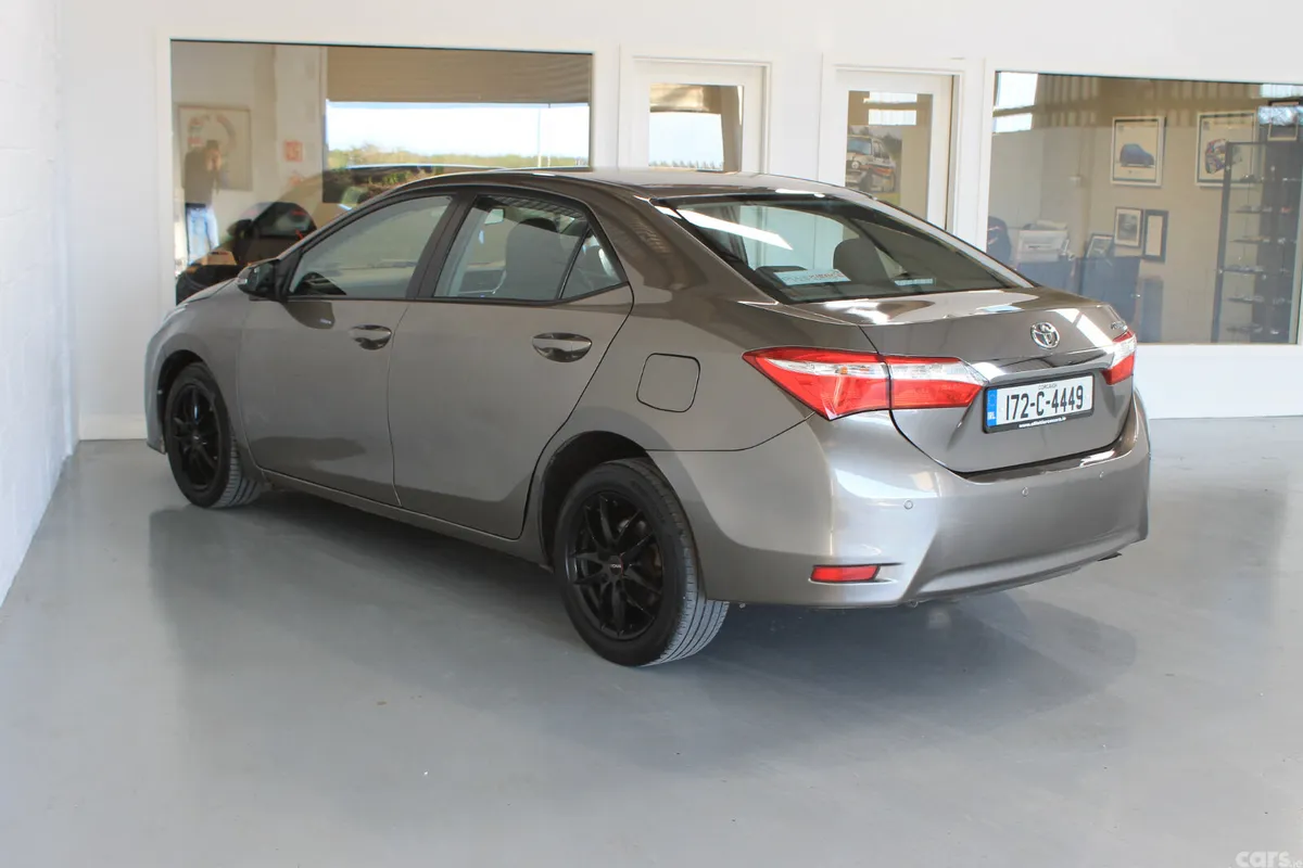Toyota Corolla Saloon, Petrol, 2017, Grey