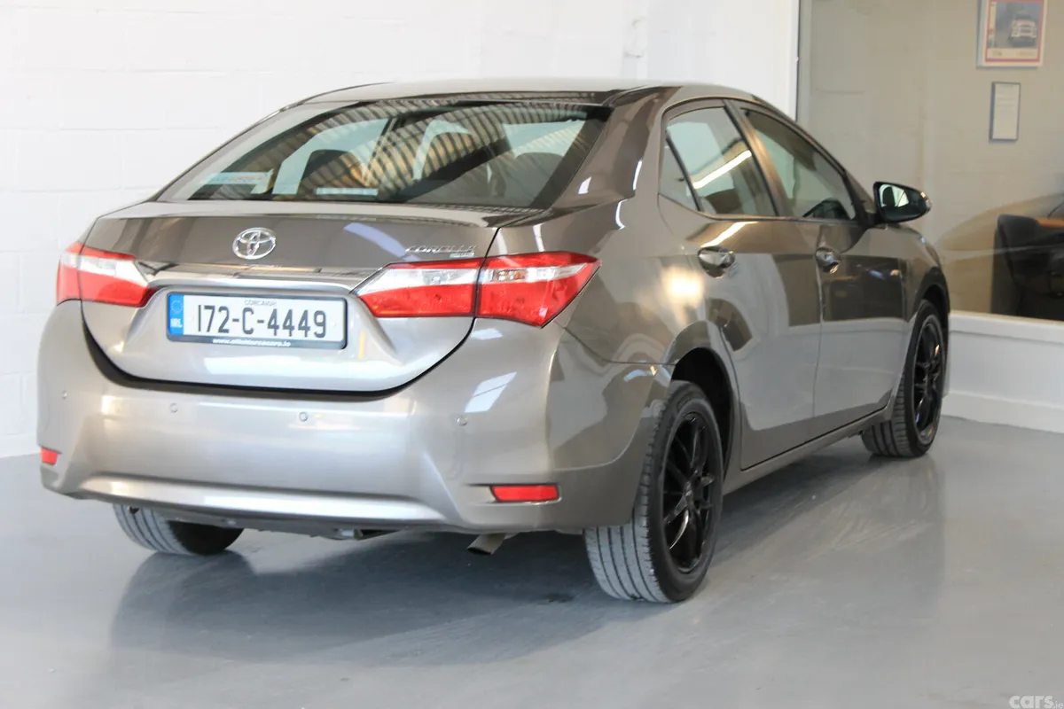 Toyota Corolla Saloon, Petrol, 2017, Grey