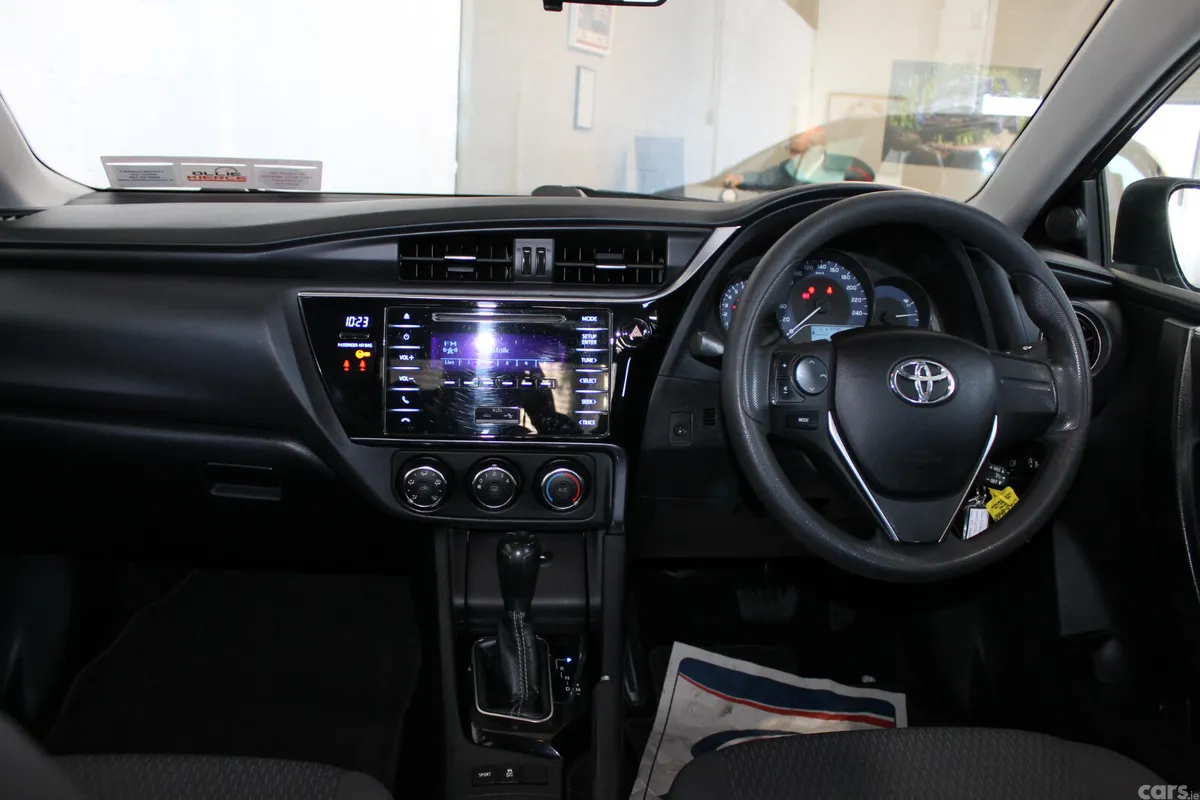 Toyota Corolla Saloon, Petrol, 2017, Grey