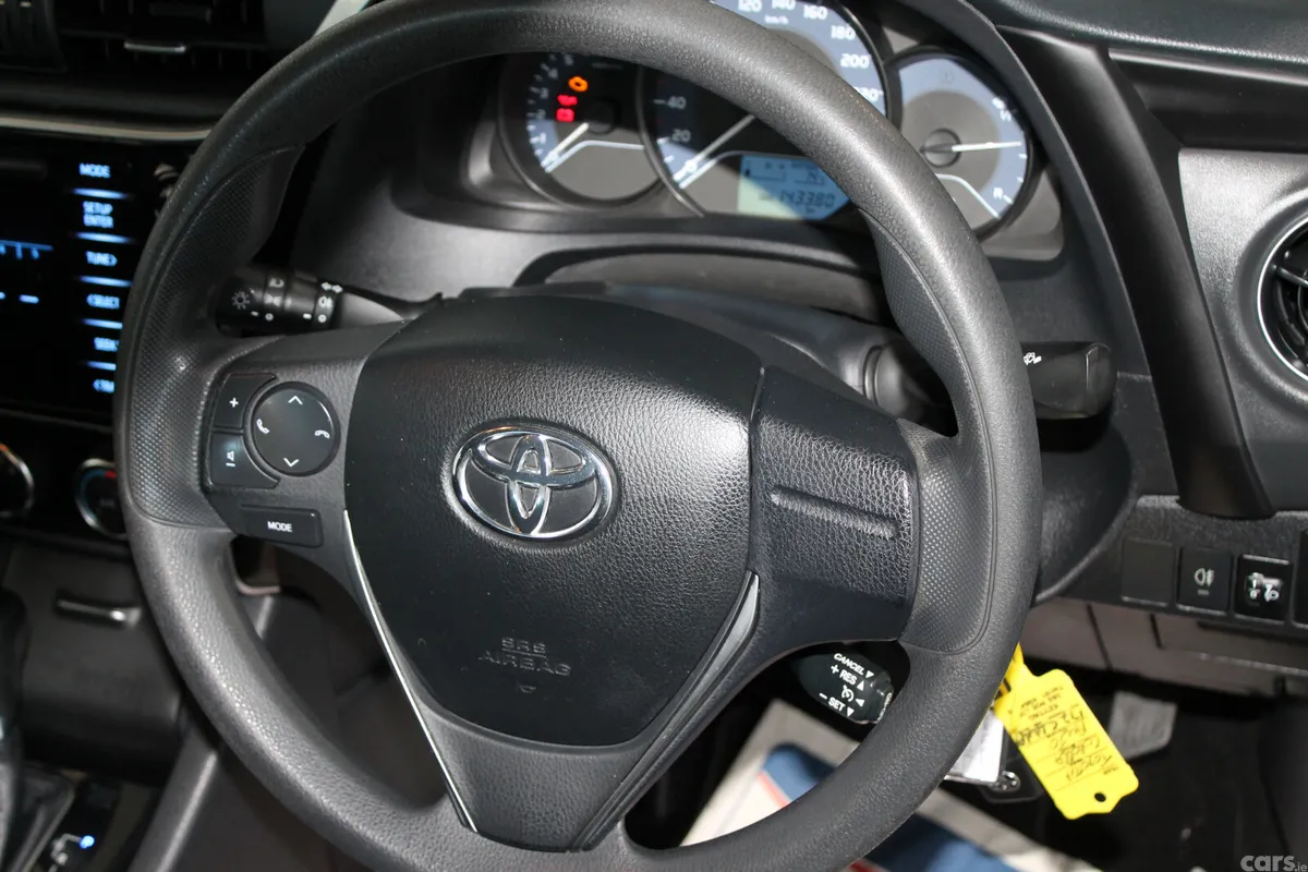 Toyota Corolla Saloon, Petrol, 2017, Grey