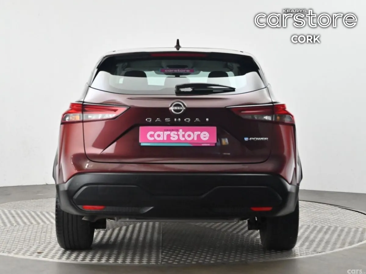 Nissan Qashqai MPV, Petrol, 2023, Red