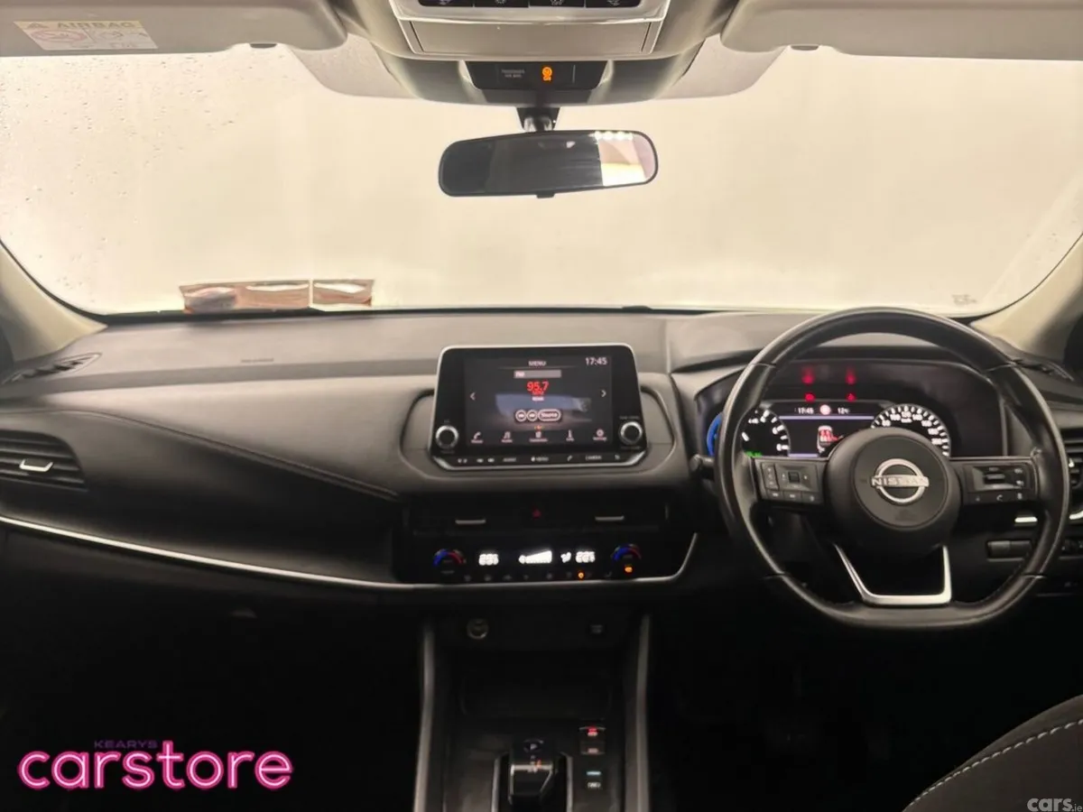 Nissan Qashqai MPV, Petrol, 2023, Red