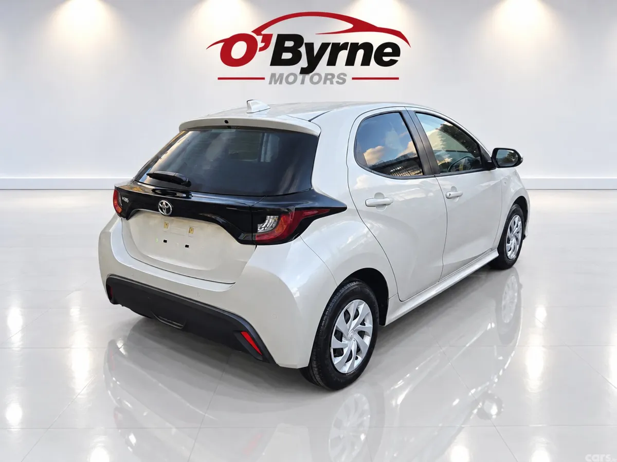 Toyota Yaris Hatchback, Petrol, 2021, White