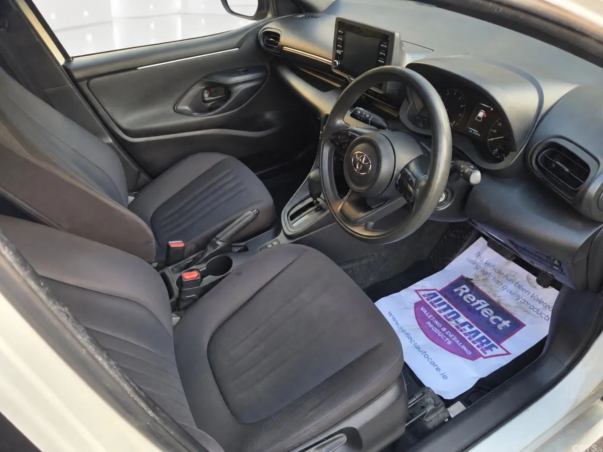 Toyota Yaris Hatchback, Petrol, 2021, White
