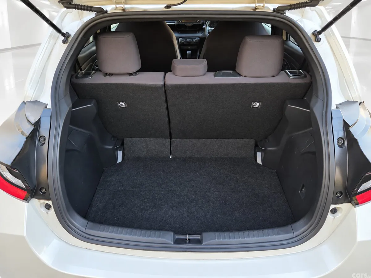 Toyota Yaris Hatchback, Petrol, 2021, White