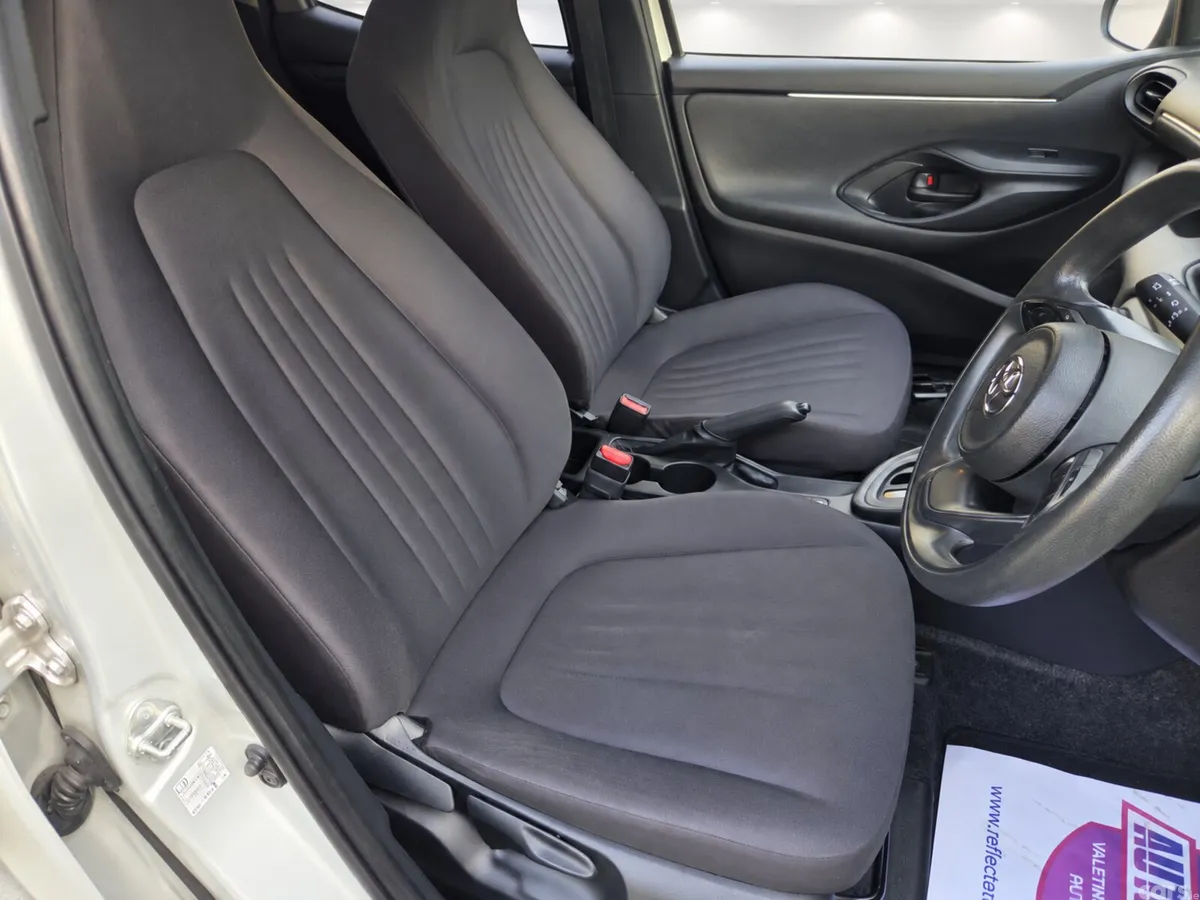 Toyota Yaris Hatchback, Petrol, 2021, White
