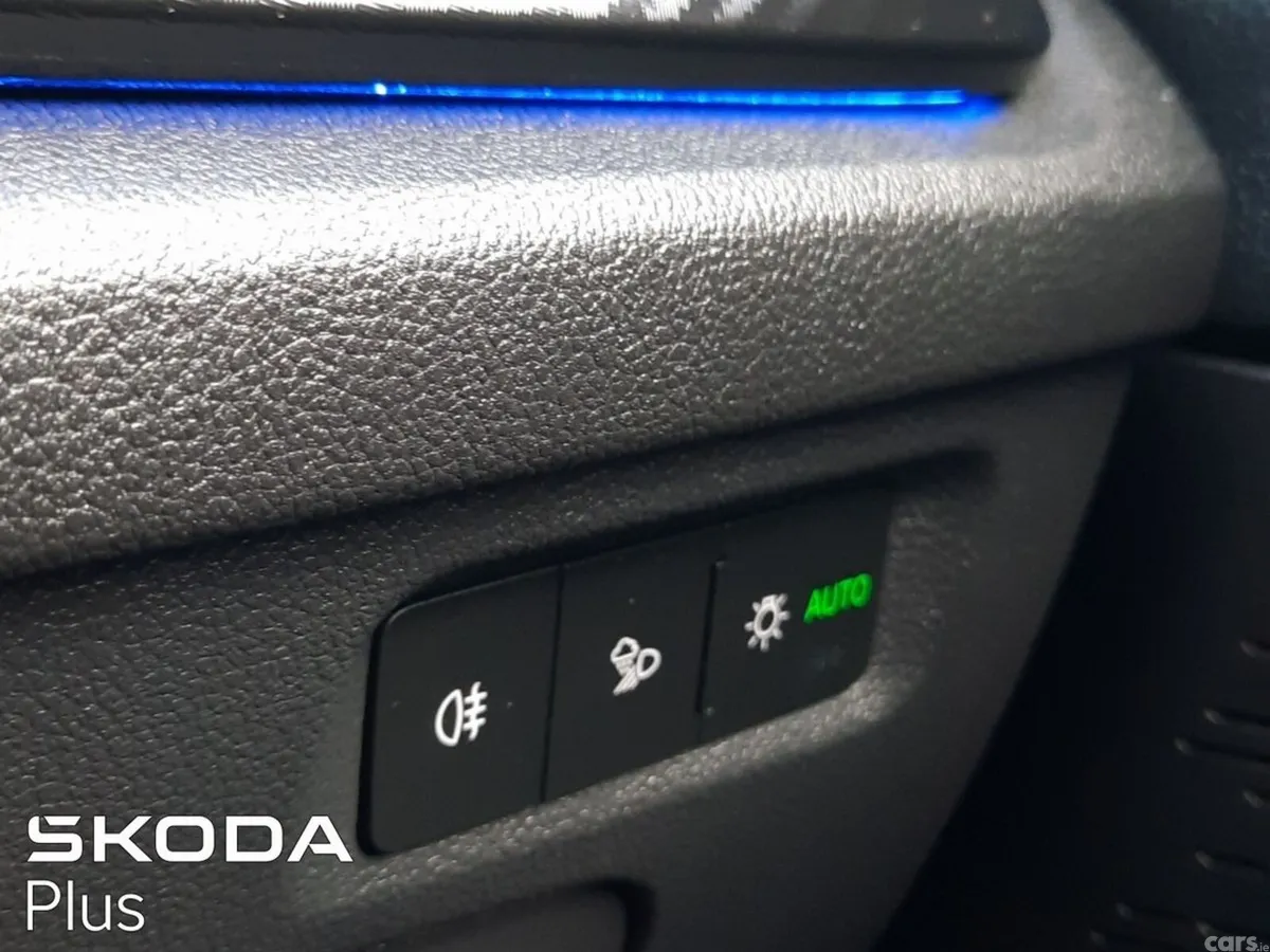 Skoda Octavia Saloon, Petrol, 2025, Blue