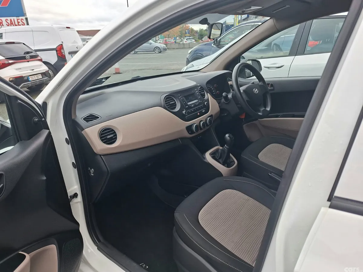 Hyundai i10 Hatchback, Petrol, 2017, White
