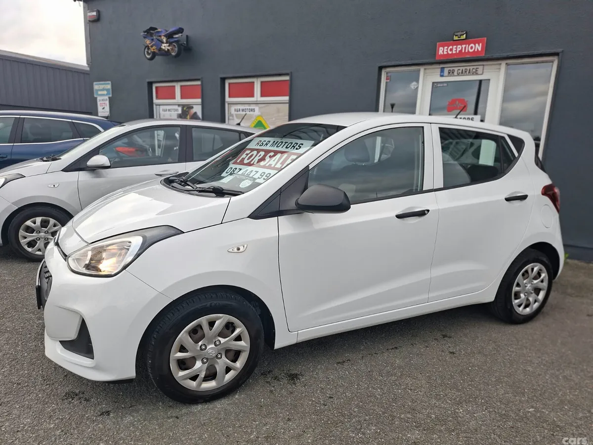 Hyundai i10 Hatchback, Petrol, 2017, White