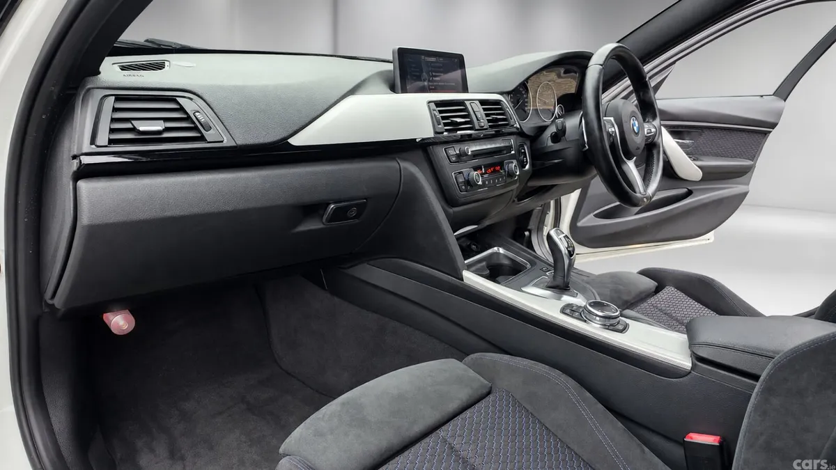 BMW 3-Series Saloon, Diesel, 2015, White