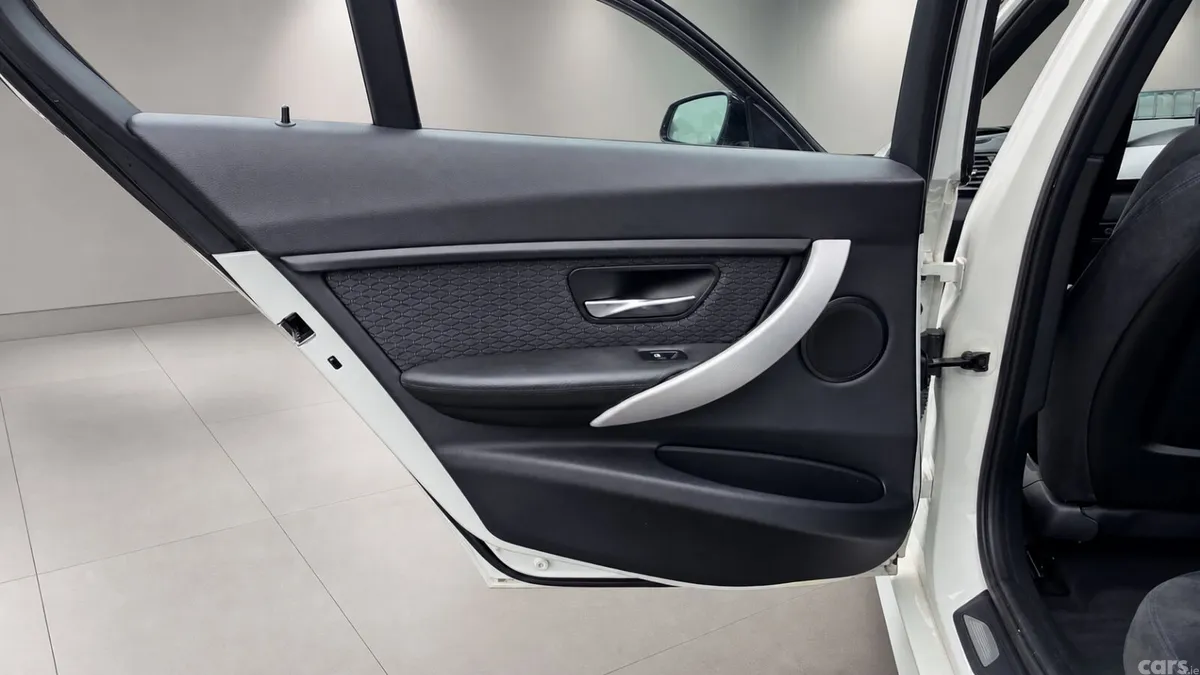 BMW 3-Series Saloon, Diesel, 2015, White