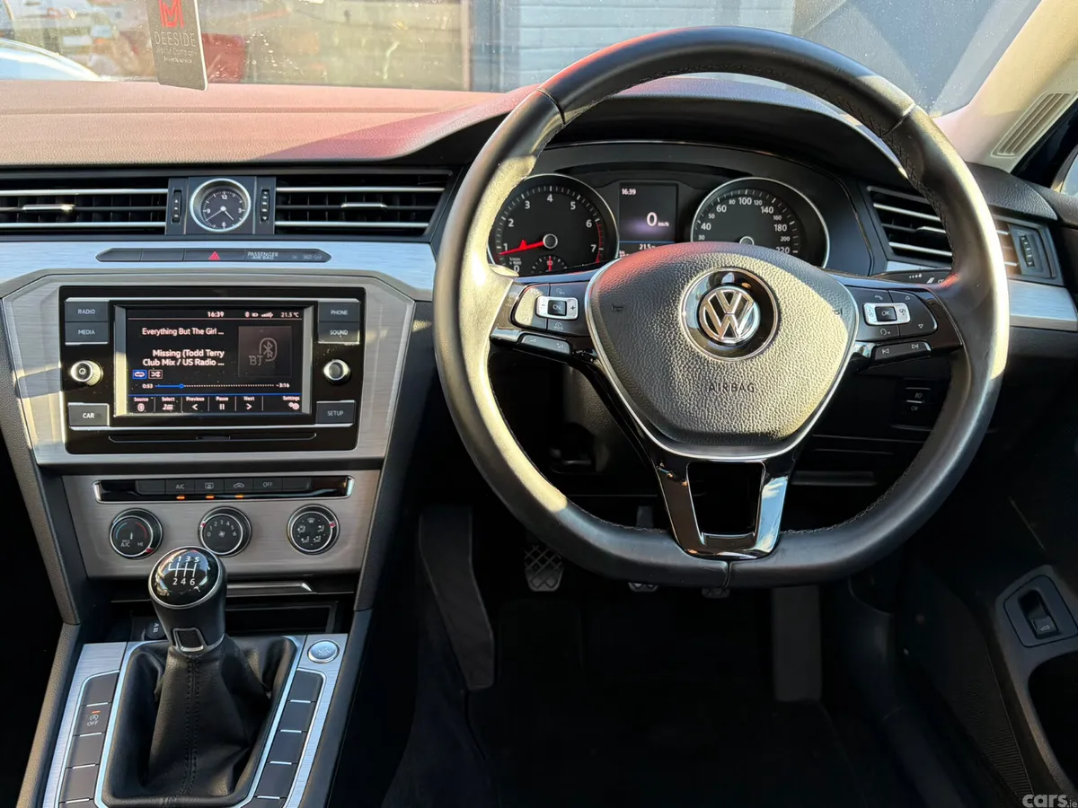 Volkswagen Passat Saloon, Petrol, 2018, Blue