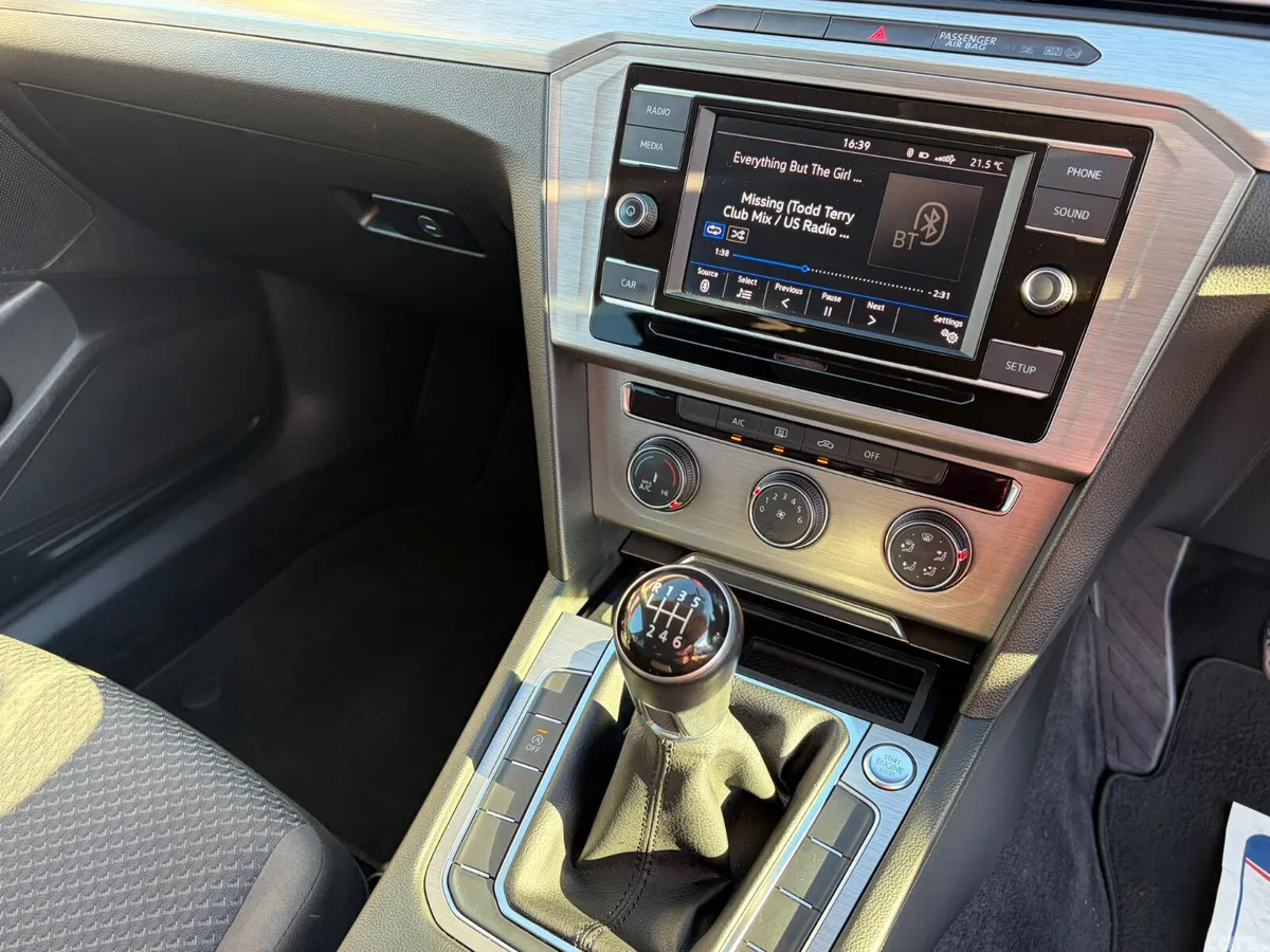 Volkswagen Passat Saloon, Petrol, 2018, Blue