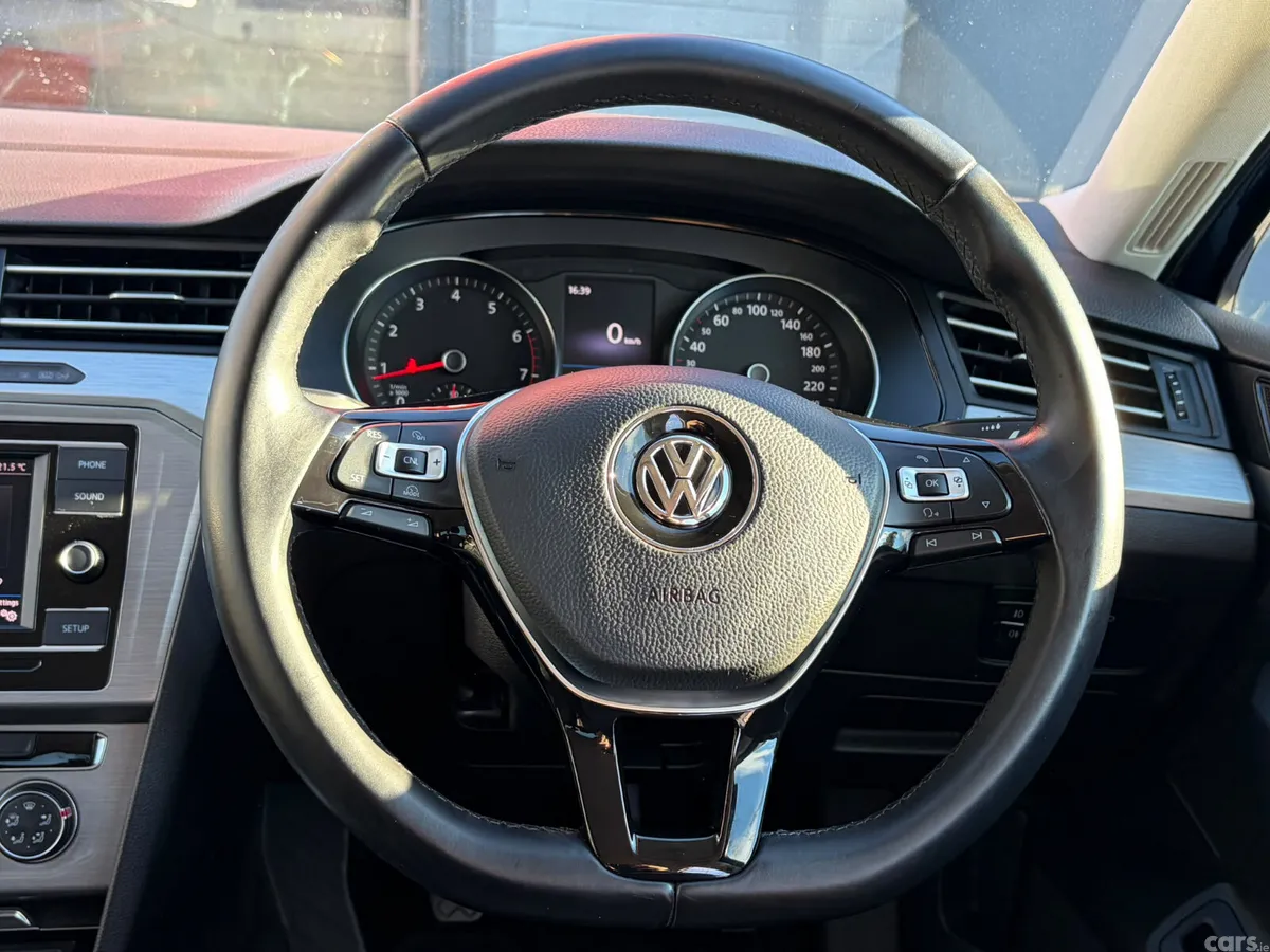 Volkswagen Passat Saloon, Petrol, 2018, Blue