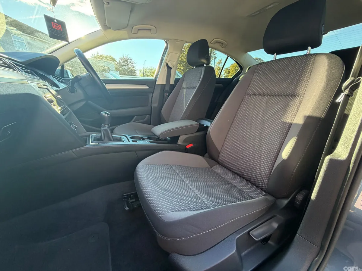 Volkswagen Passat Saloon, Petrol, 2018, Blue