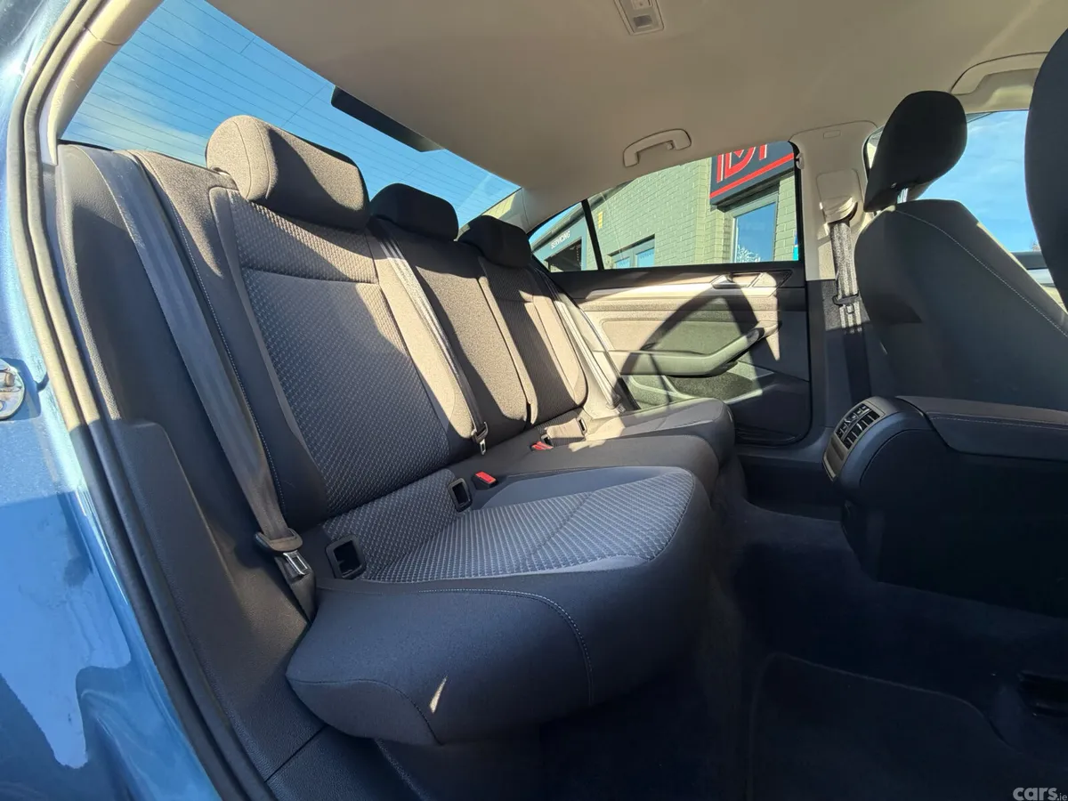 Volkswagen Passat Saloon, Petrol, 2018, Blue