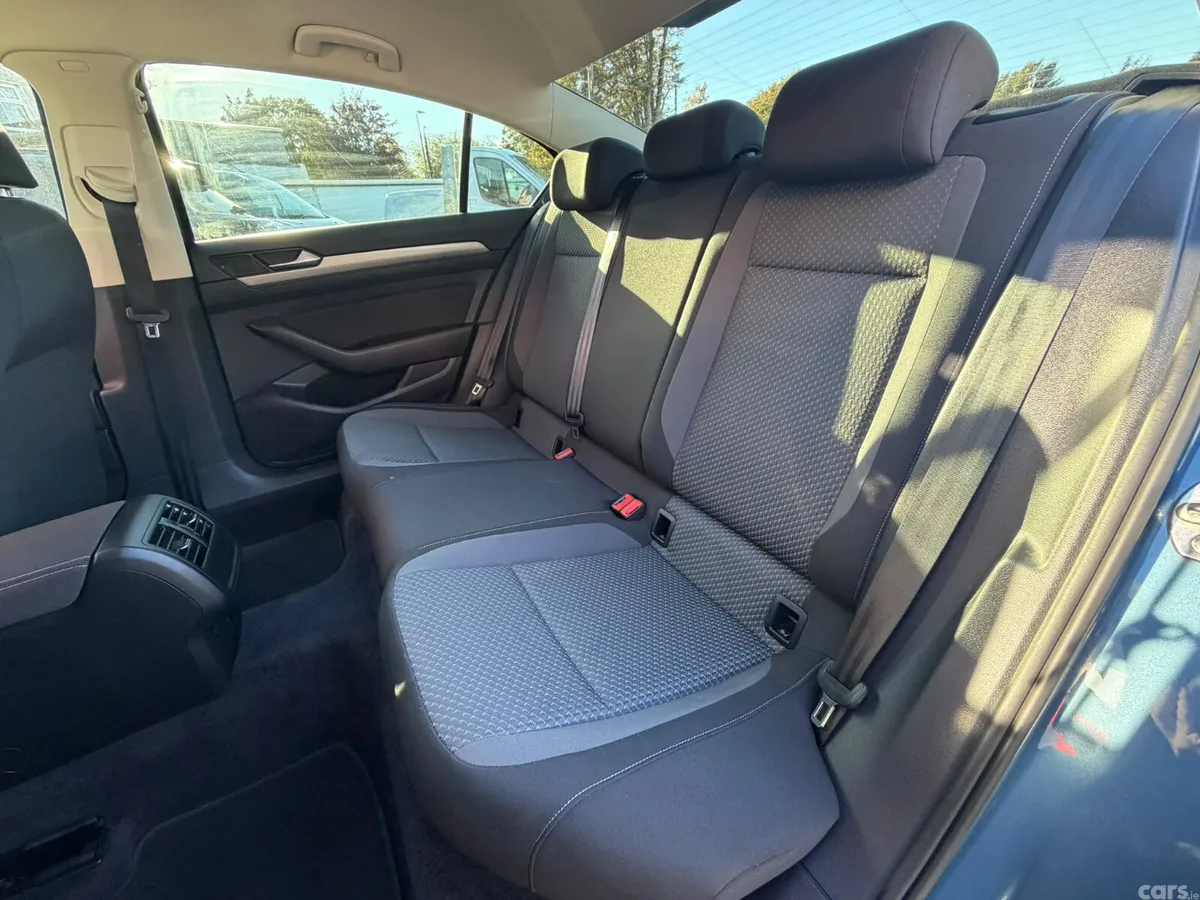 Volkswagen Passat Saloon, Petrol, 2018, Blue