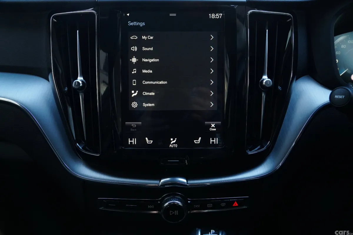 Volvo XC60 Estate, Diesel, 2018, Grey