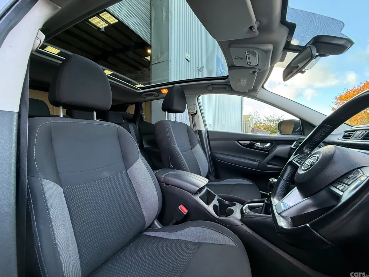 Nissan Qashqai MPV, Petrol, 2019, Grey