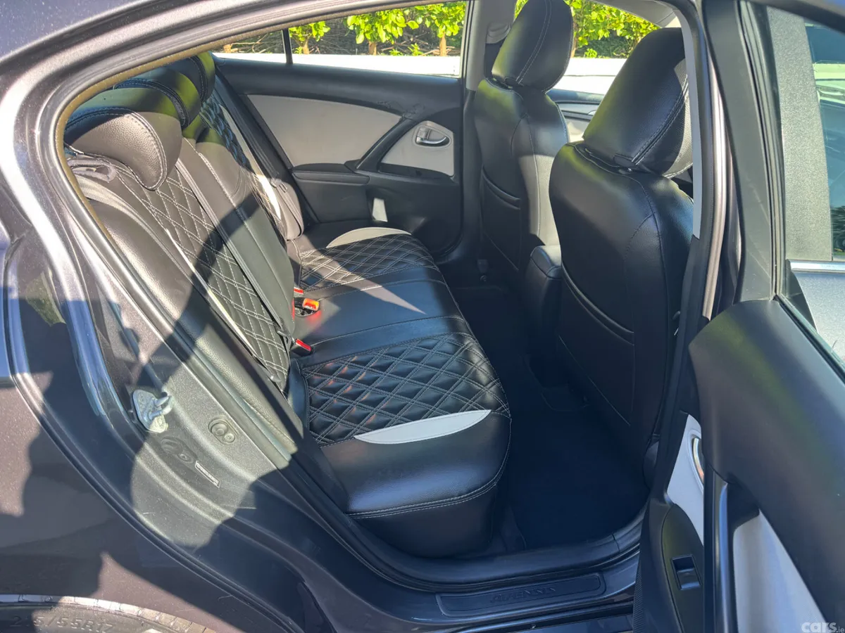 Toyota Avensis Saloon, Diesel, 2015, Grey