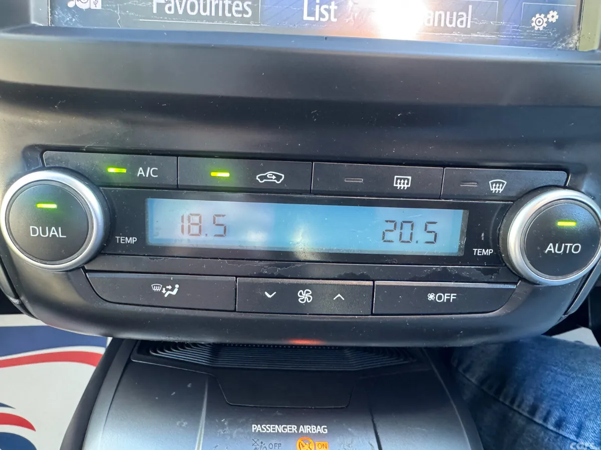 Toyota Avensis Saloon, Diesel, 2015, Grey