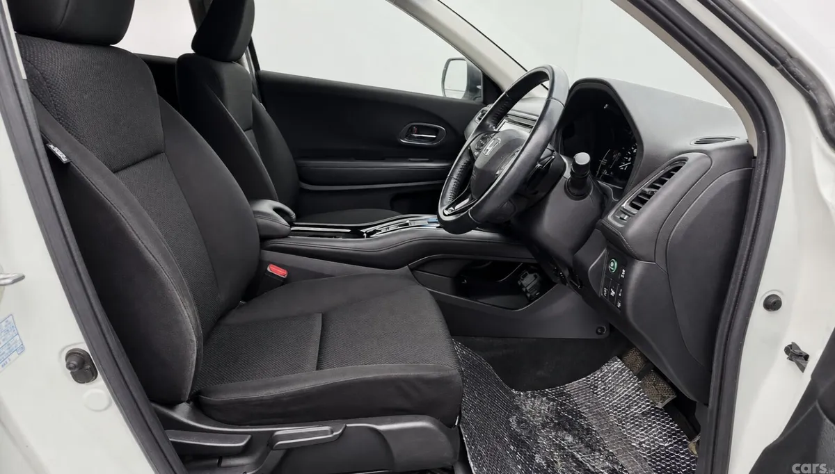 Honda Vezel SUV, Petrol Hybrid, 2017, White